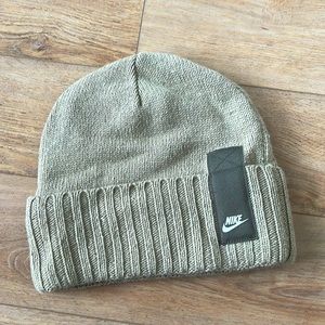 Nike beanie in Khaki green